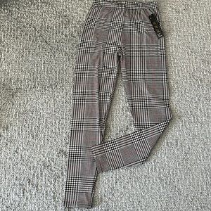 One size fits all leggings.